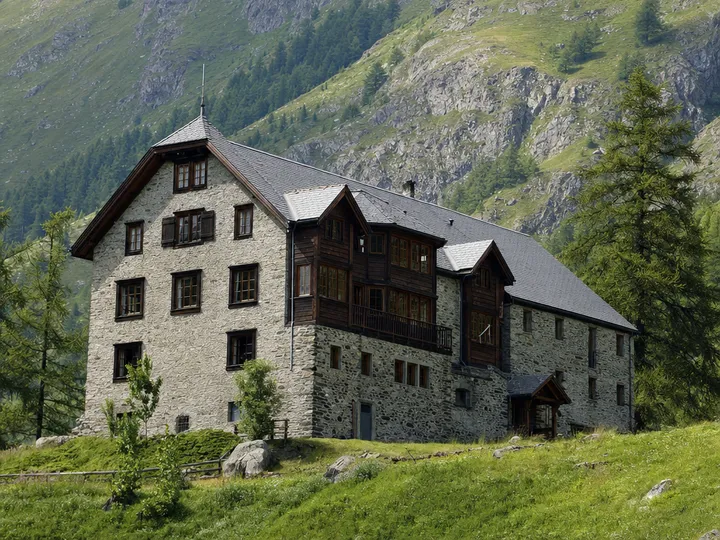 Hotel Schwarzhorn, Gruben